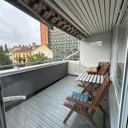 Fin Og Sentralt For En Stor Familie 아파트 오슬로